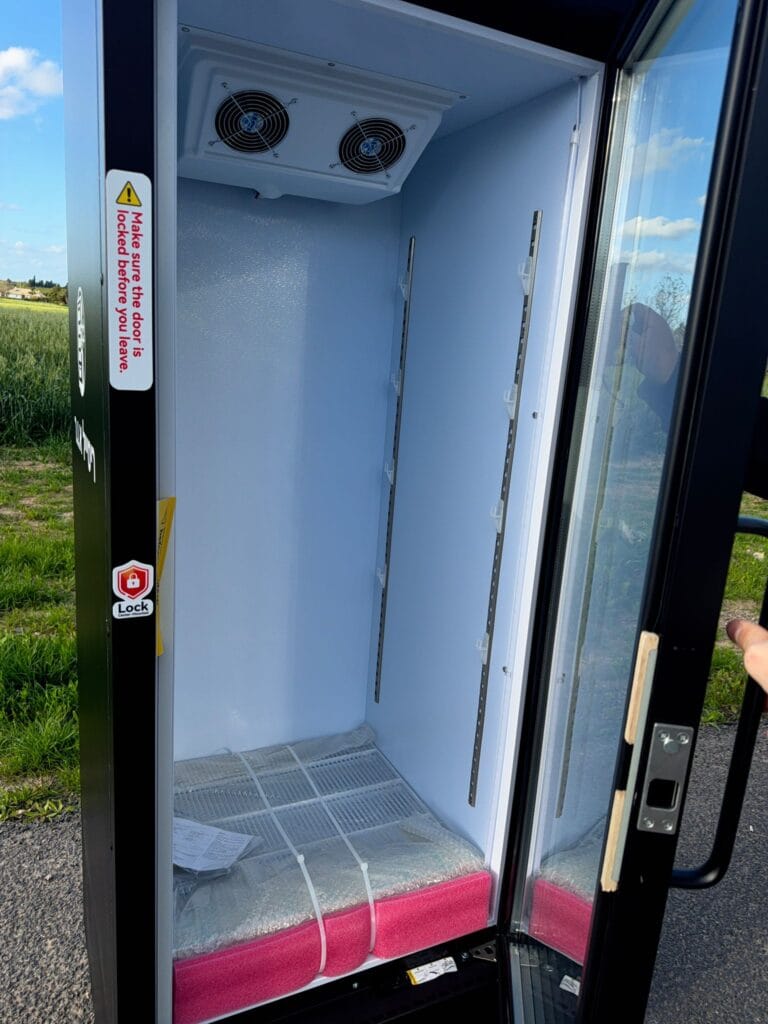 מקרר חכם אוטומטי בינה מלאכותית בפנים